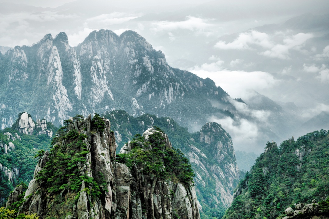 2-Day Huangshan Tour of The Yellow Mountain & Huizhou Villages
